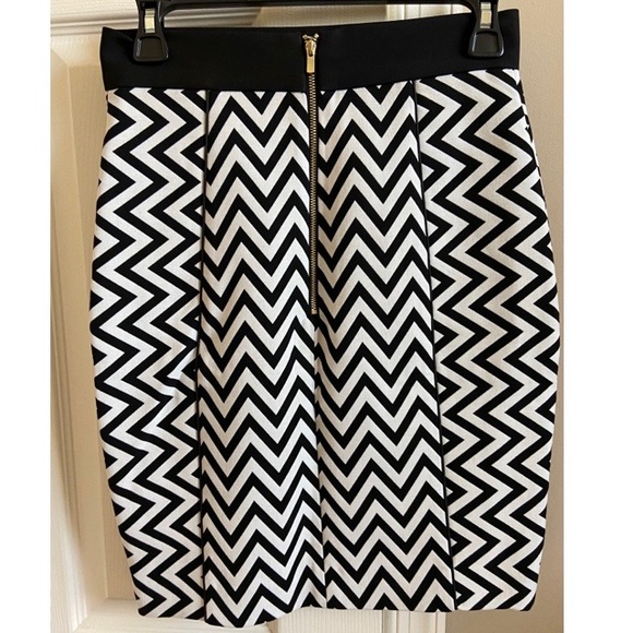 Black and white zigzag pattern pencil skirt - Picture 2 of 2